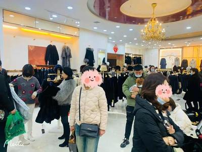 寒潮來(lái)襲，貂皮大衣成消費(fèi)新寵 五星皮革城銷售火熱探訪